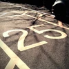 ２５