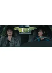 そして彼女は闇を歩く