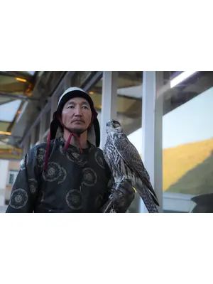 SHUVUULAKHUI 〜ハヤブサと男