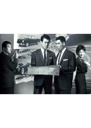 黒の試走車（テストカー）
